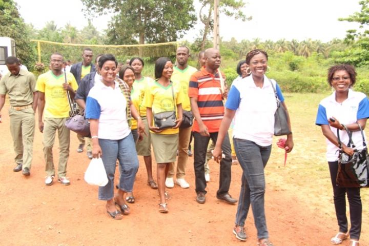 2ème édition de la Quinzaine Internationale des Sciences et Technologie: Dr YTE Wongbé ouvre les portes du CNRA aux élèves